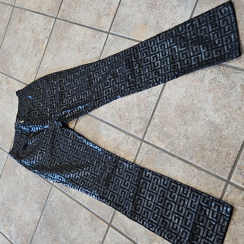Guess Jeans Size 27 NWOT Never Been Worn